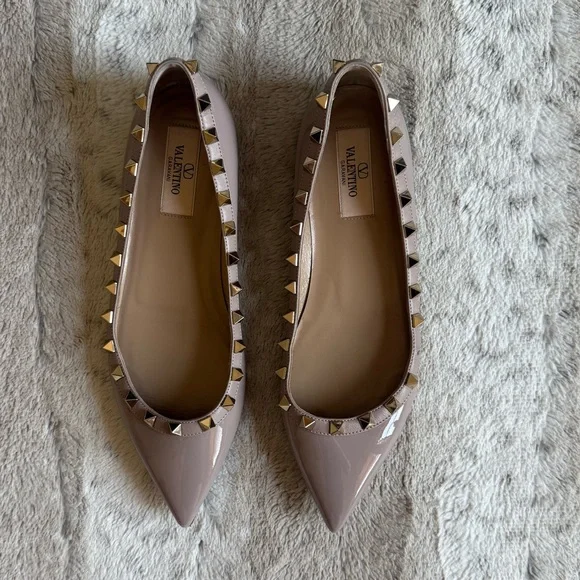 Valentino Garavani Rockstud Pointed Toe Ballerina Flat in Poudre Size 38 US 8 - Picture 4 of 16